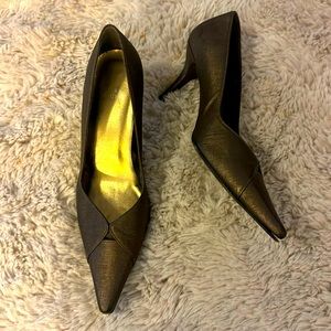 Stuart Weitzman size 9, gold brown pump